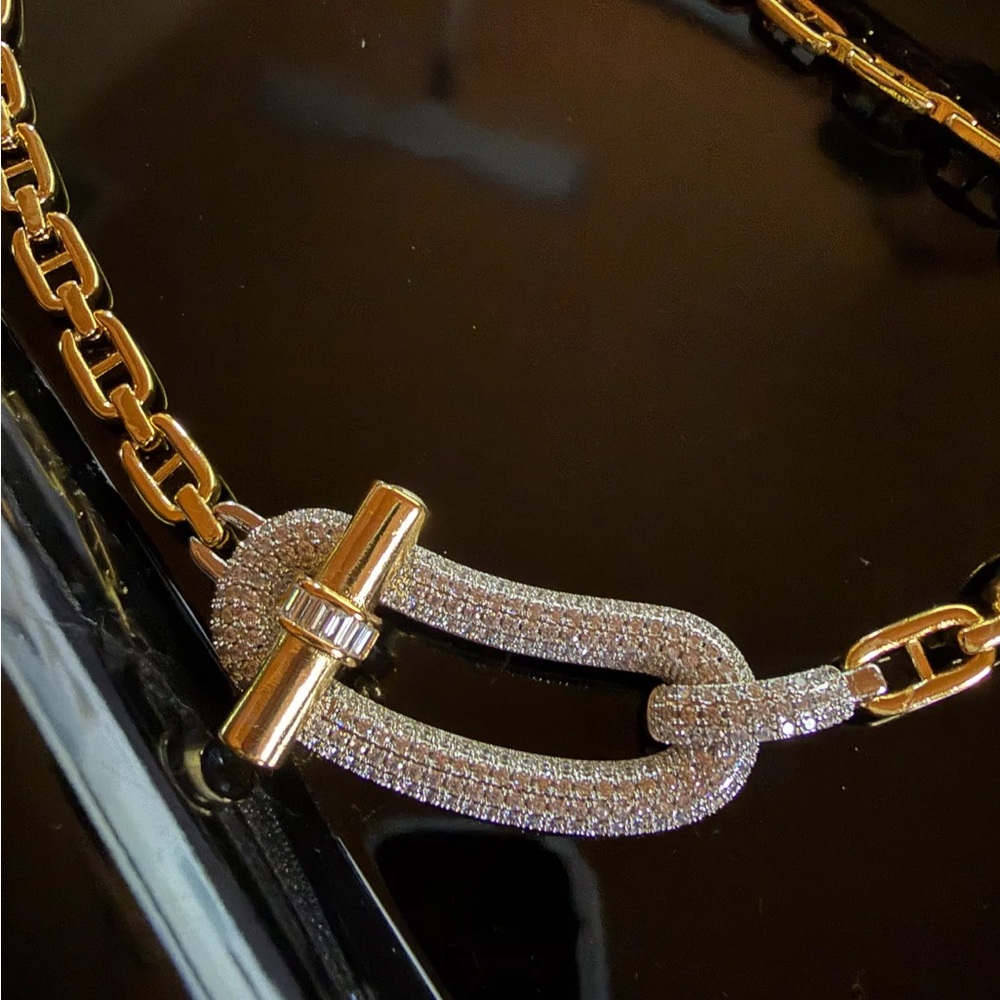 Elegant Gold and Crystal Necklace - Picture 3 of 7